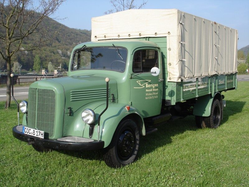 Mercedes-Benz L 311 mit Tankaufbau